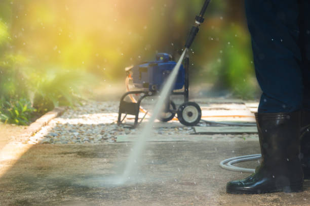 Best Pool Deck Cleaning in George West, TX